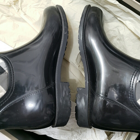 Burberry Quilted Patent Rainboot US 6 - Picture 4 of 8